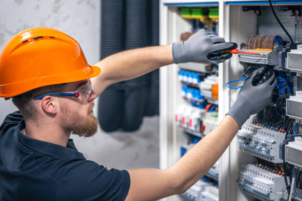 Best Licensed Electrician  in Willoughby Hills, OH